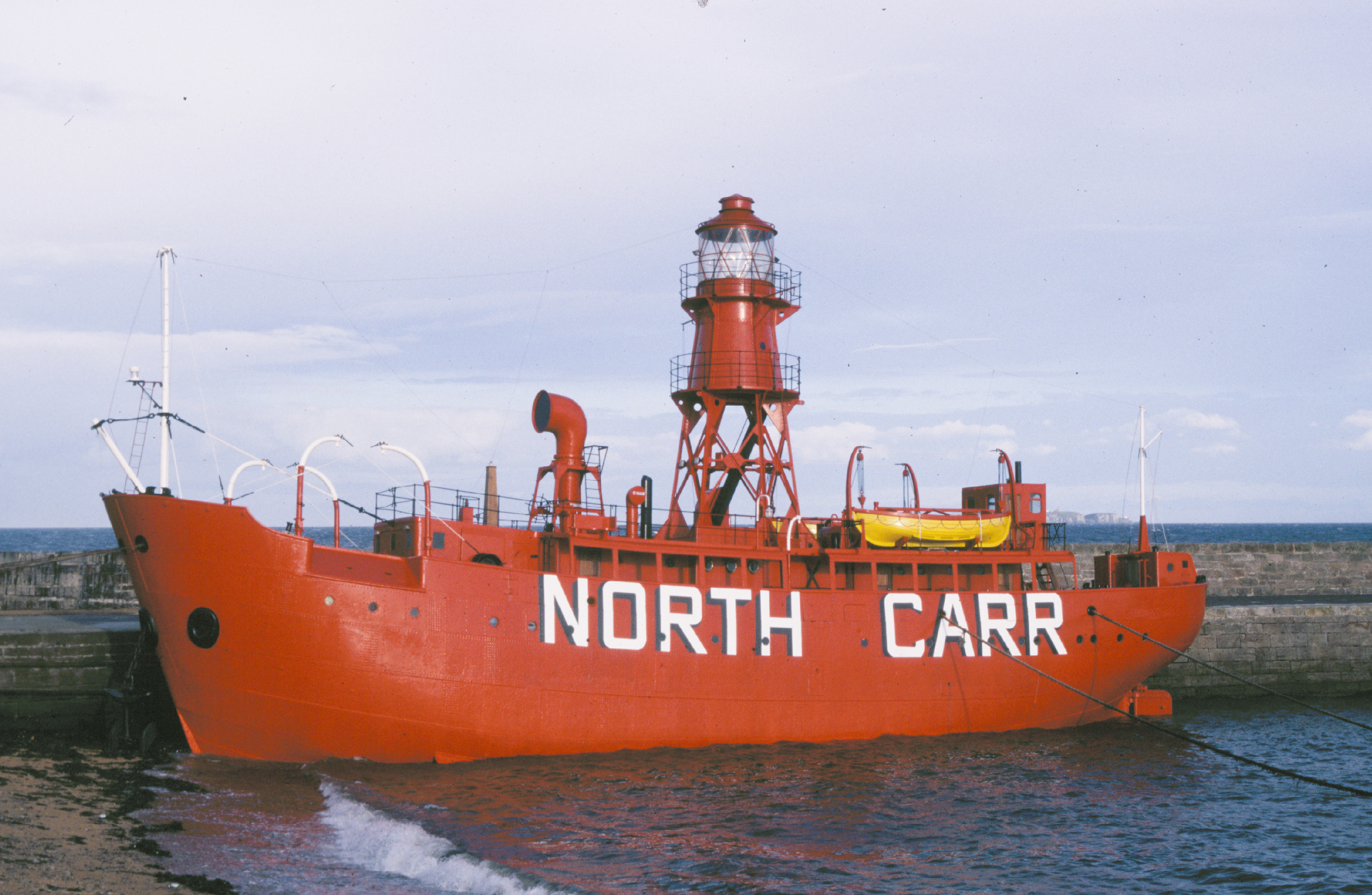 North_carr_light_ship_1988
